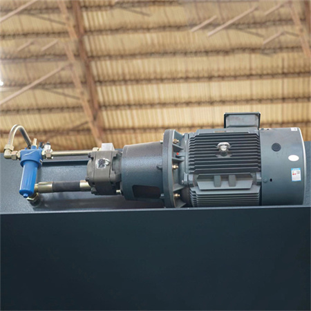 Притиснете ја сопирачката WC67K-100 тон хидраулична машина за виткање 3,2 метри може да биде опремена со NC систем