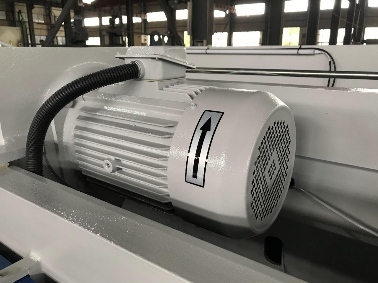 4mm Oem Qc11y-8x3200 Nc Hydraulic Guillotine Guillotine Shearing Machine 4mm Oem Qc11y-8x3200 Nc Хидраулична гилотина гилотина за стрижење