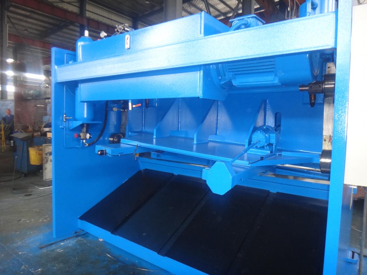 4mm Oem Qc11y-8x3200 Nc Hydraulic Guillotine Guillotine Shearing Machine 4mm Oem Qc11y-8x3200 Nc Хидраулична гилотина гилотина за стрижење