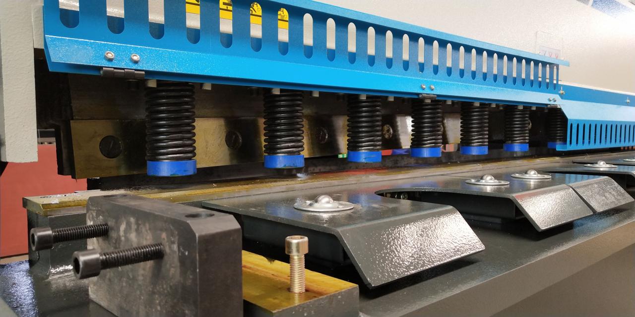 6mm*3200 Хидраулична челична машина за сечење челични плочи Машина за стрижење челични плочи