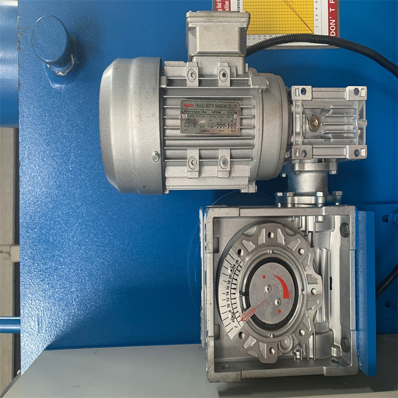Тешка автоматска Cnc хидраулична машина за стрижење челични лимови 6mmx3200mm