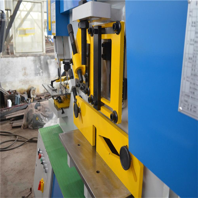 Висококвалитетна плоча за свиткување Cnc хидраулично железо работник машина за удирање на преса