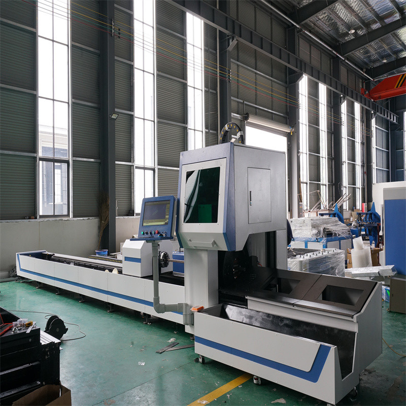 Индустриска ласерска опрема 1000w Cnc-фибер ласерска машина за сечење за челичен лим