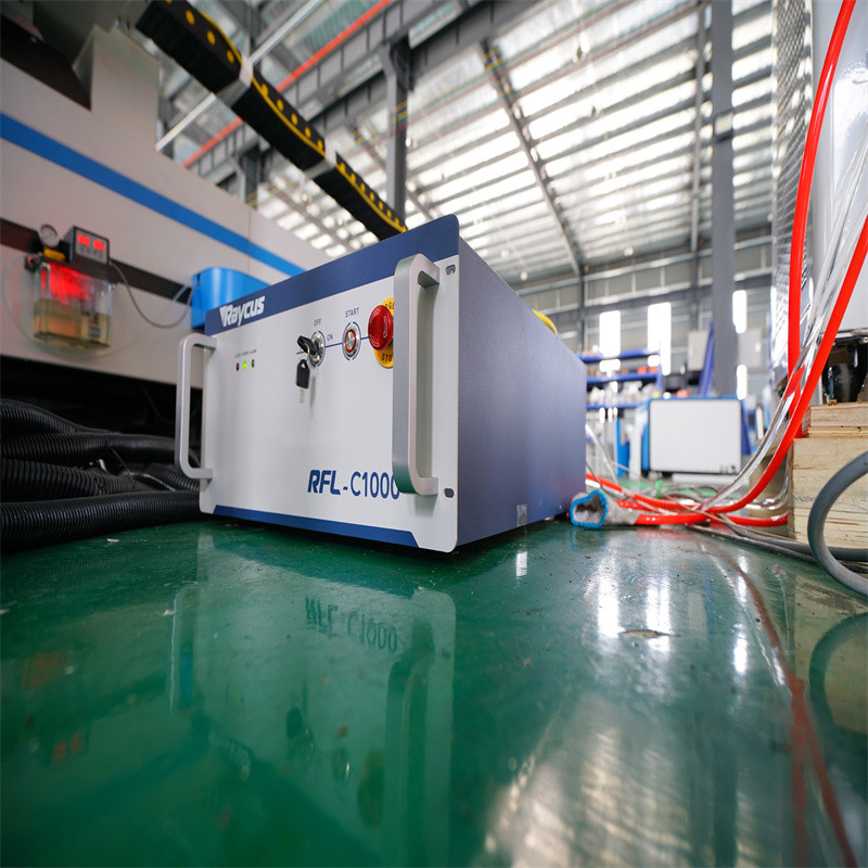 Машина за ласерско сечење на влакна од метални плочи и цевки со ротационен уред