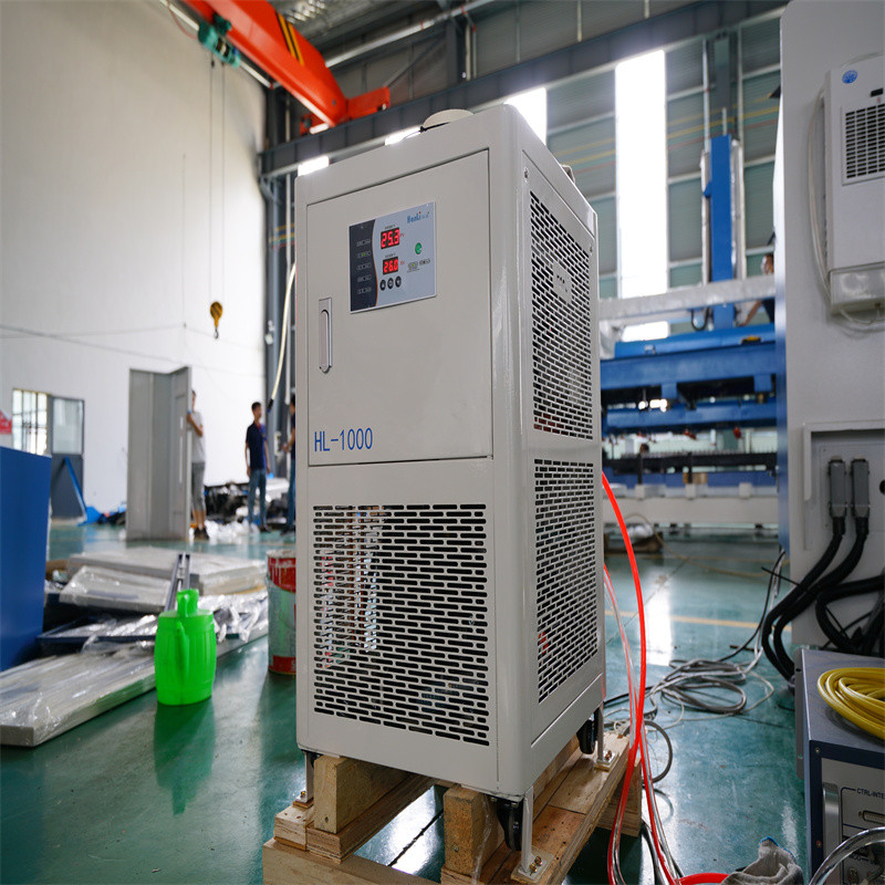 Машина за ласерско ладење со вода автоматско Cnc ласерско сечење со метални влакна 1500w
