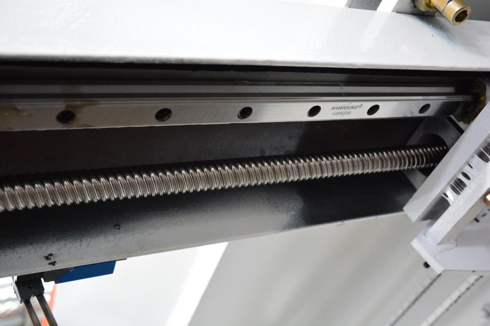 Хидраулична машина за стрижење со нишало Cnc Автоматска машина за стрижење гилотина