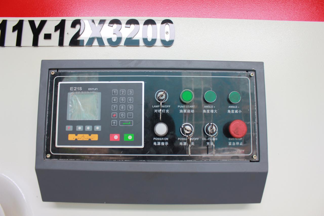 Се продава машина за стрижење со хидраулична гилотина од метална плоча Qc11y